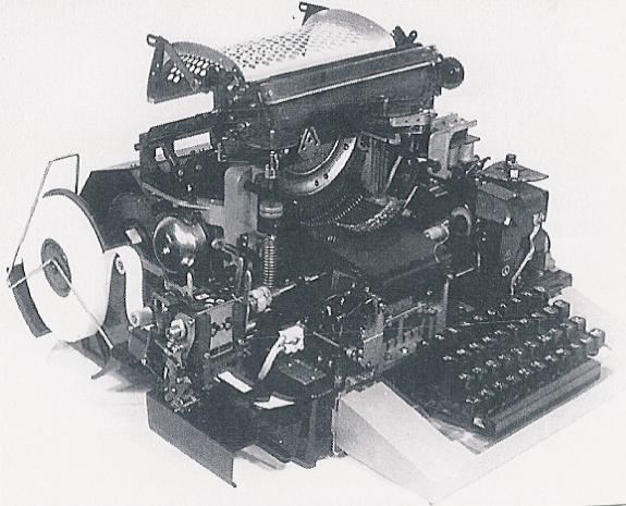Fernschreibmaschine T63SU13 f�r wahlweisen Betrieb mit lateinischen oder kyrillischen Schriftzeichen